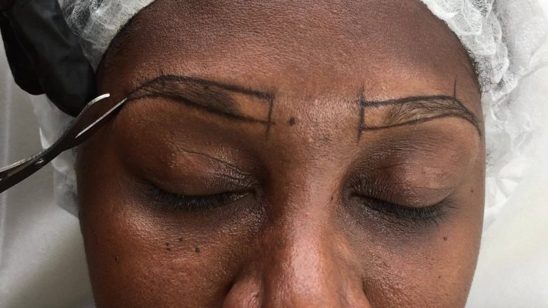Épilation des sourcils