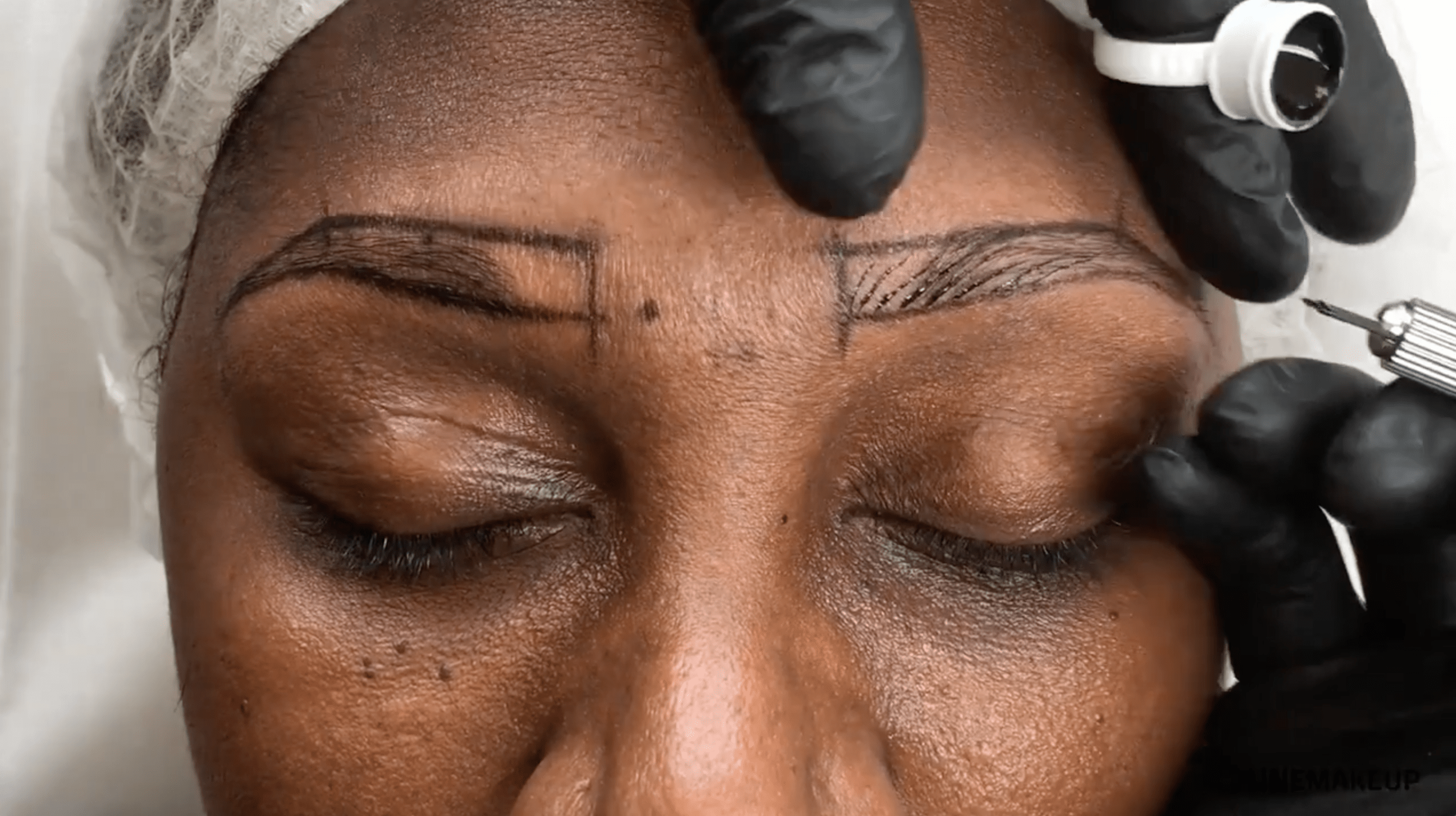 12_MB_FR_LE-MICROBLADING-SUR-MODELE-NO-4