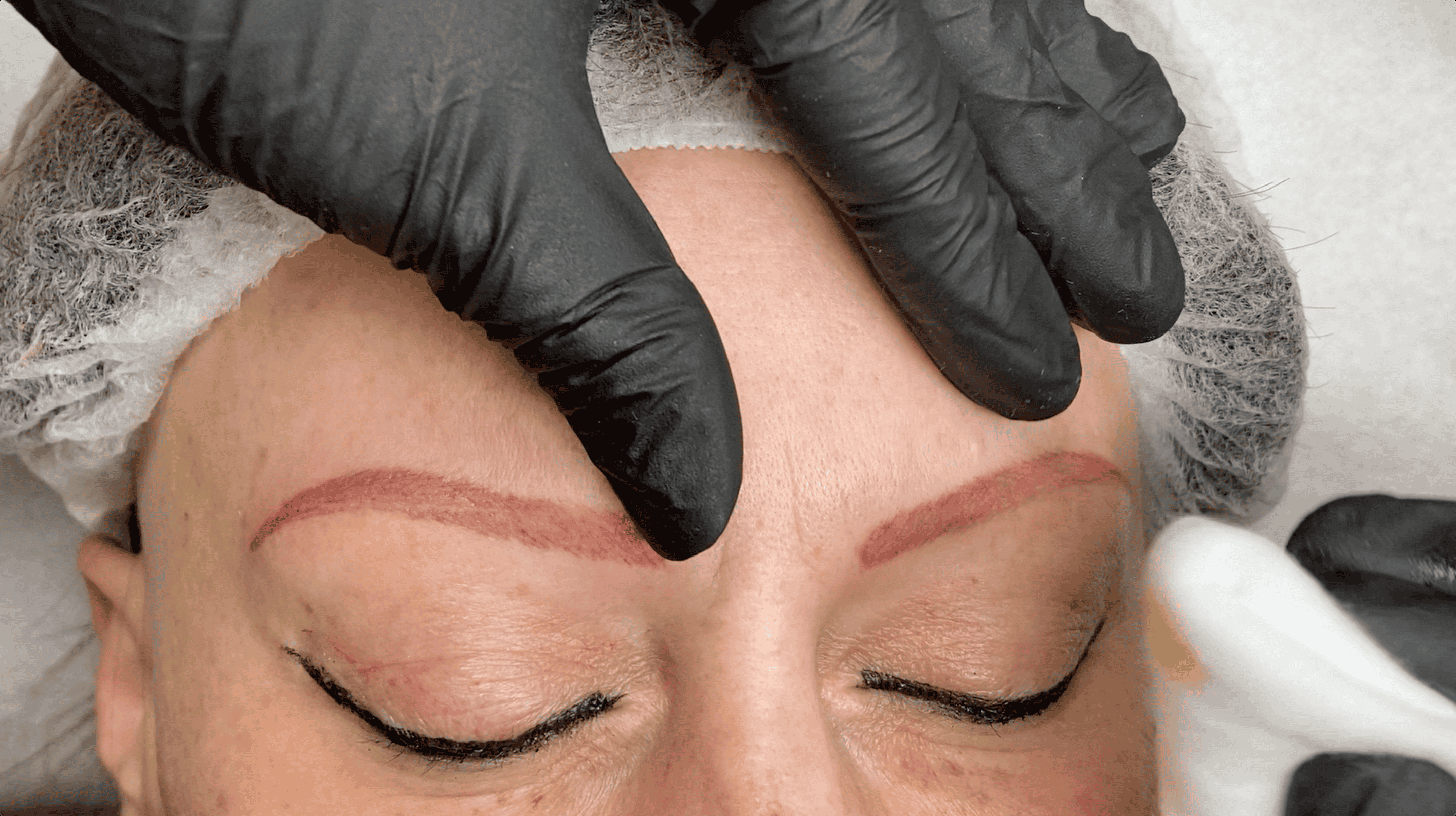 2.13_DC_FR_Hydratation-des-sourcils