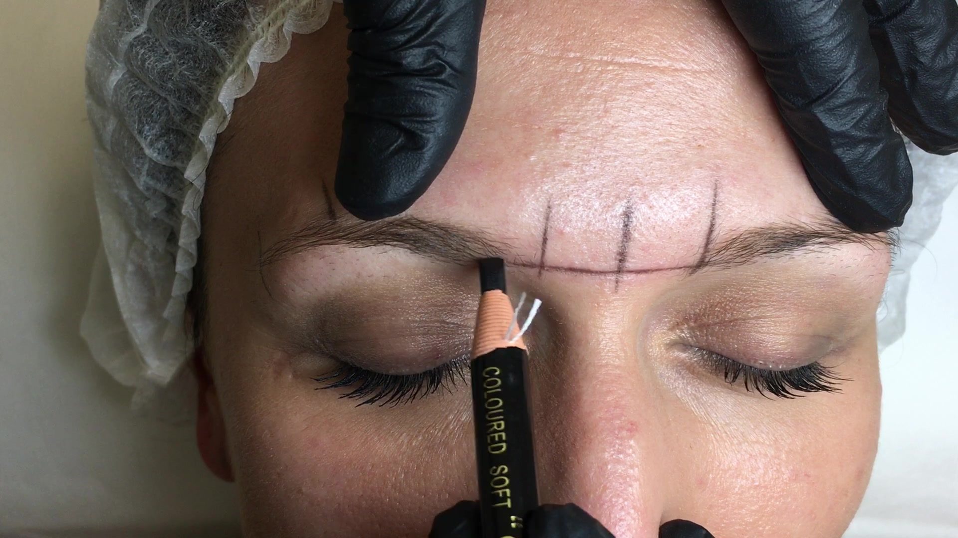 8_MB_FR_LE-TRACE-DES-SOURCILS