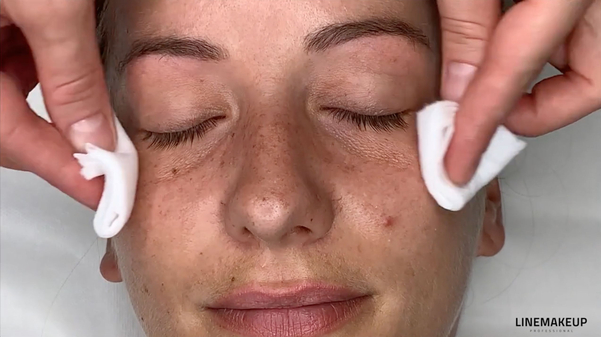 exemple-nettoyage-des-cils-naturels-vr